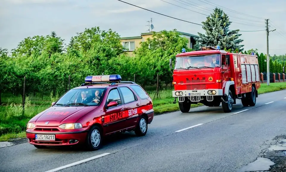 Kierowcy OSP mogą prowadzić także karetki – Ministerstwo Infrastruktury wyjaśnia przepisy