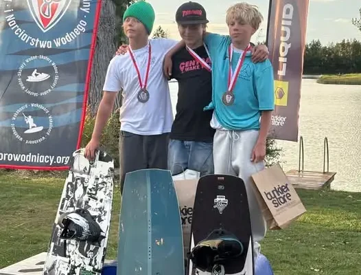 Młodzi zawodnicy z Głowna z medalami Mistrzostw Polski w wakeboardzie