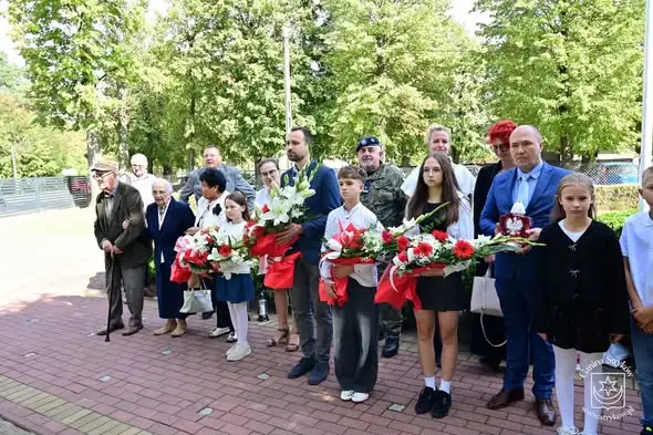 Bratoszewice uczciły rocznicę posadzenia Dębów Katyńskich