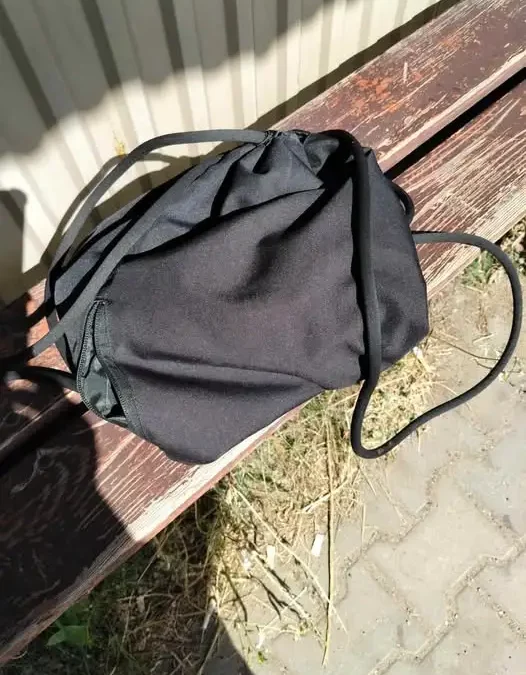 Zgubiony plecak na przystanku w Piaskowicach czeka na właściciela