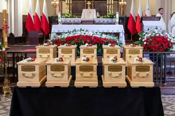 Łódź: państwowy pogrzeb dziesięciorga dzieci z obozu przy Przemysłowej