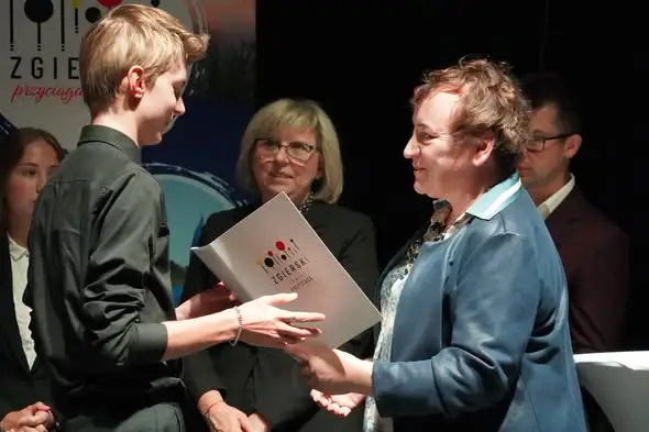 Gala stypendiów powiatu zgierskiego – nagrodzono najzdolniejszych uczniów