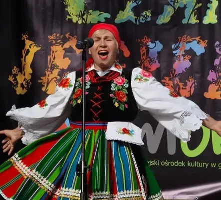 Seniorzy z Gminy Dzierżązna triumfują na „Czarze Jesieni” w Głownie