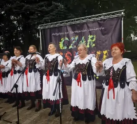 XIV Artystyczne Spotkania Seniorów w Głownie – talenty, energia i nagrody
