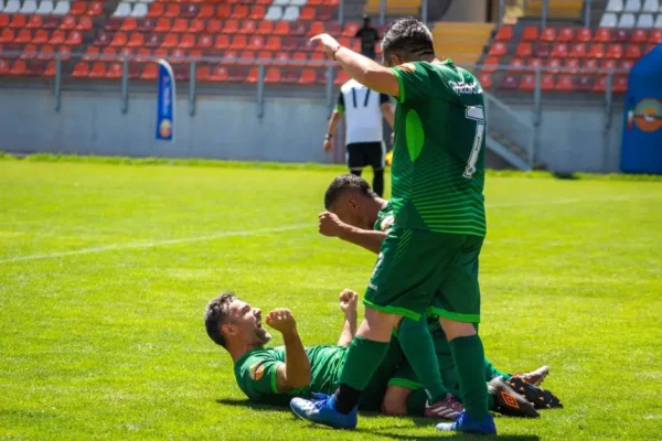 Sokół Aleksandrów Łódzki rozbił Włókniarza Pabianice 5:0. Hat-trick Wojciecha Pawlaka
