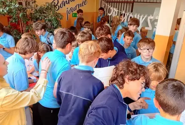 Dzień Języków Obcych w szkole – korytarz zamienił się w mapę Europy