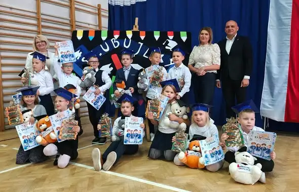 Pasowanie pierwszoklasistów w Lubiankowie – ślubowanie w Dniu Edukacji Narodowej