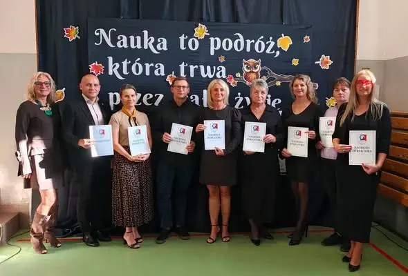 Dzień Edukacji Narodowej w Mąkolicach – pasowanie pierwszoklasistów i ludowe melodie