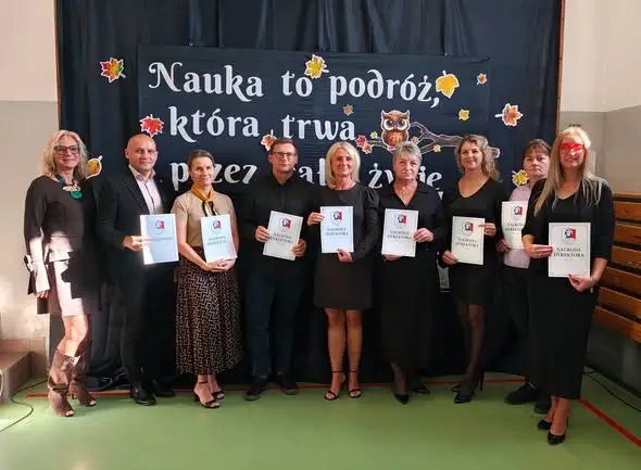 Dzień Edukacji Narodowej w Mąkolicach – pasowanie pierwszoklasistów i ludowe melodie