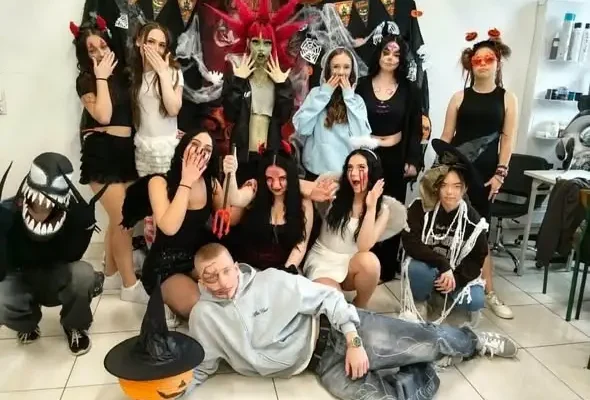 Uczniowie klasy 2TF zamienili pracownię w wylęgarnię potworów