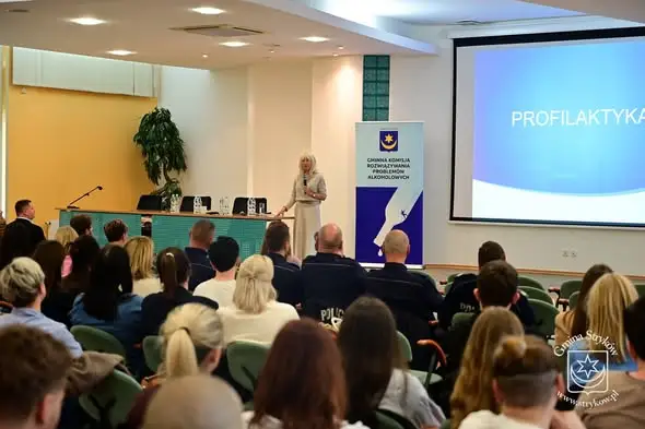 Stryków: konferencja z sędzią Wesołowską o ochronie młodzieży