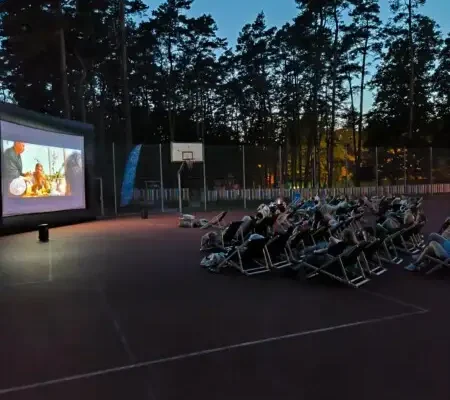 Filmowe Grotniki – mobilne kino już na wyposażeniu gminy Zgierz